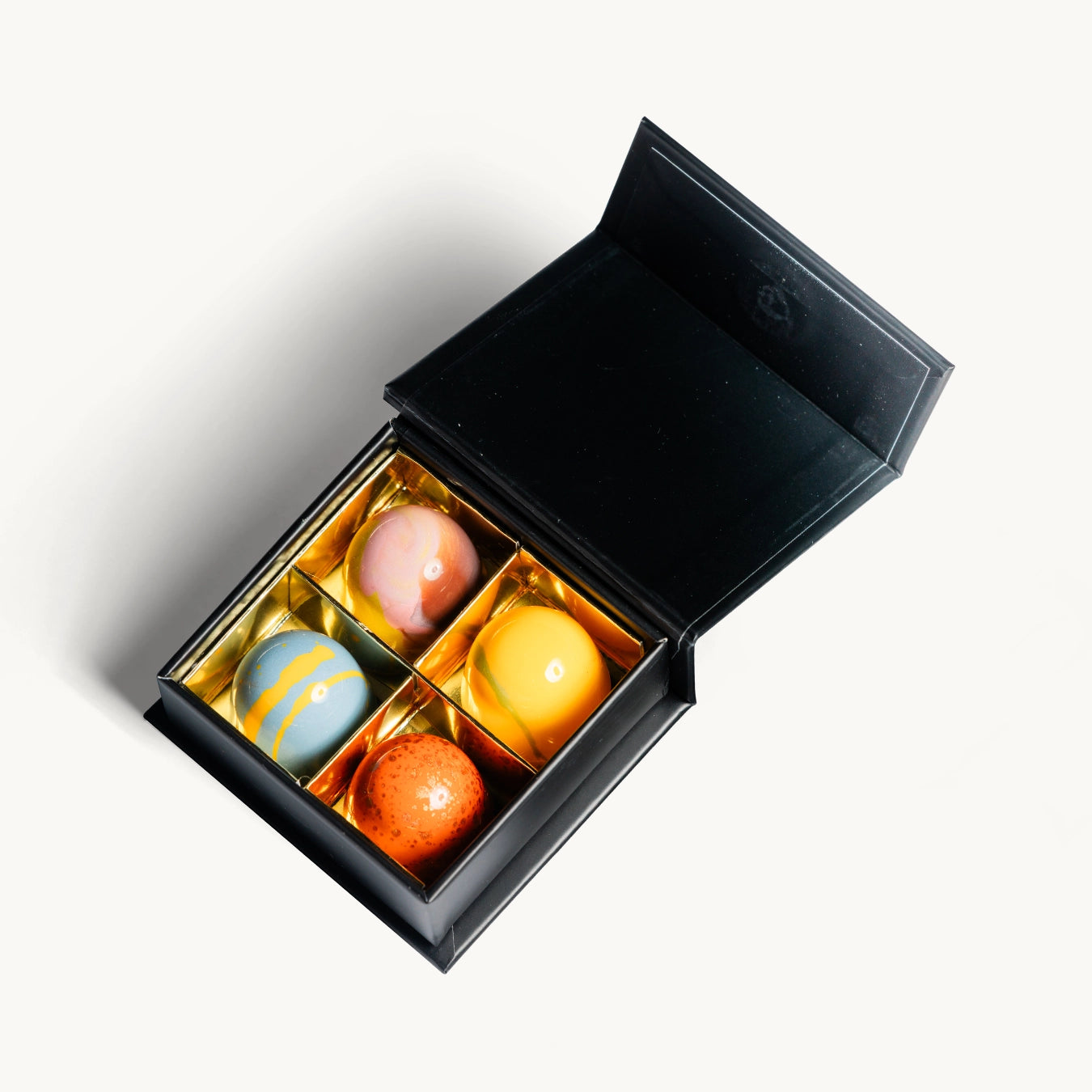 4 Pralinen in einer edlen Schachtel mit Ihrem eigenen Logo