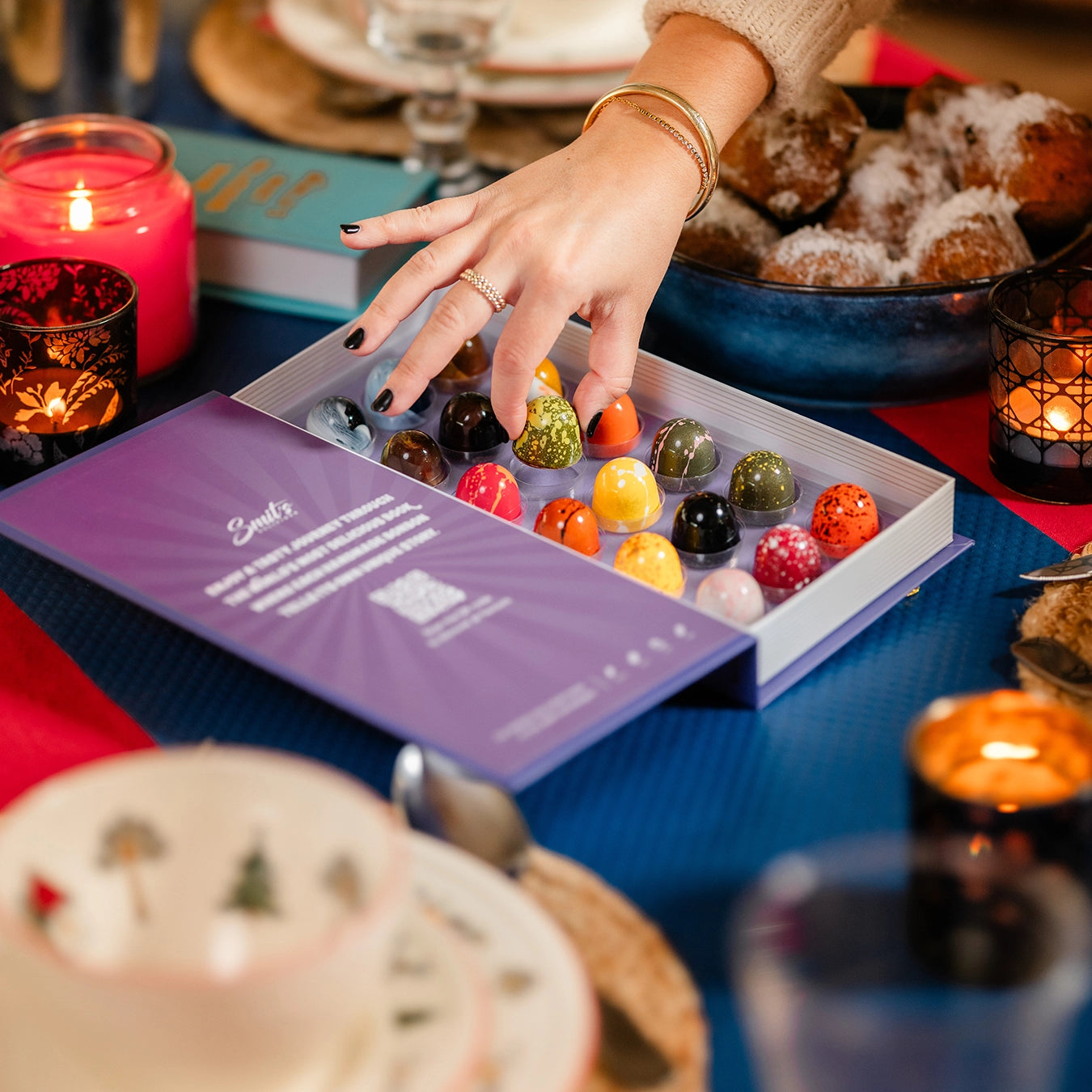 Kerstpakket: Bonbonbook + Kerstbal 23 bonbons